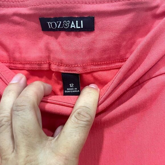 Roz & Ali coral cropped stretch capri pants side slits with gold studded size 12 - Picture 5 of 10